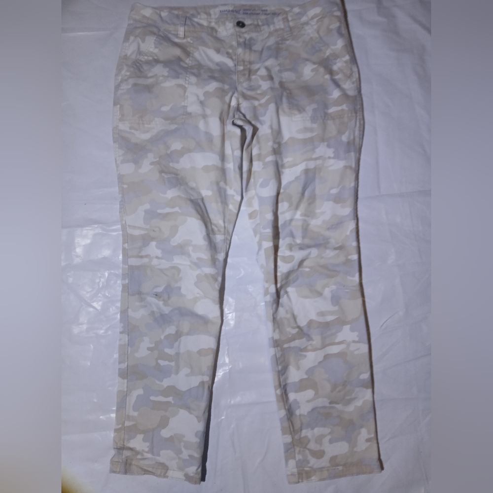 GAP Women’s Skinny Camo Pants | Beige & White | Size 12P |